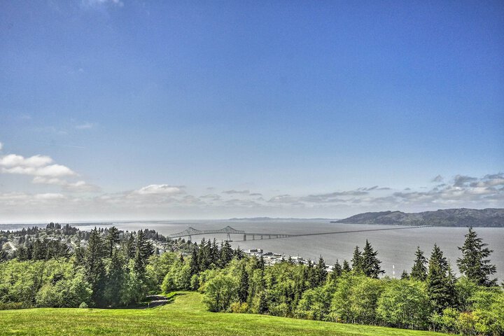 Waterfront Condo on Pier in Downtown Astoria!