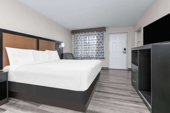 Room 33 of 44