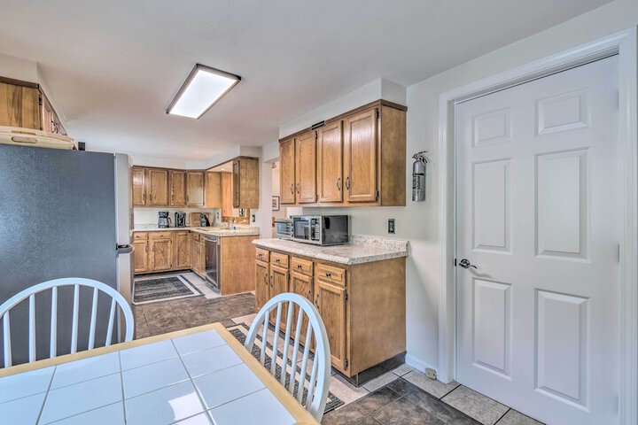 Watkins Glen Lakeview Cottage w / Waterfall!