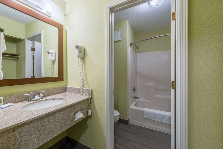 Room 16 of 29