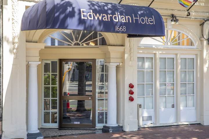 Hotel 2 of 120