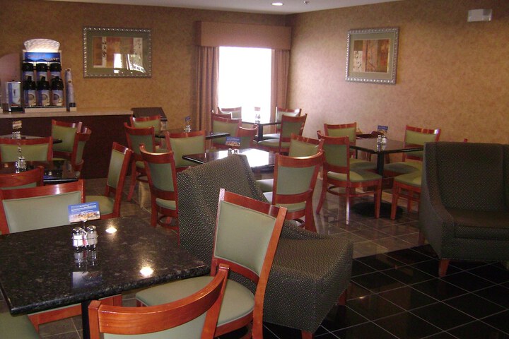 Dining 17 of 20