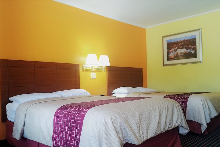 Roadway Inn