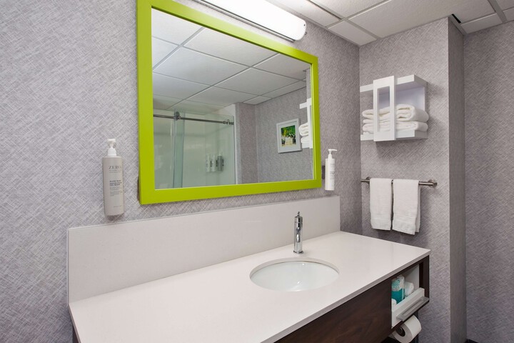 Hampton Inn & Suites Cleveland-Airport / Middleburg Heights