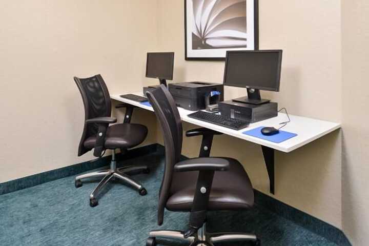 Business Center 27 of 28