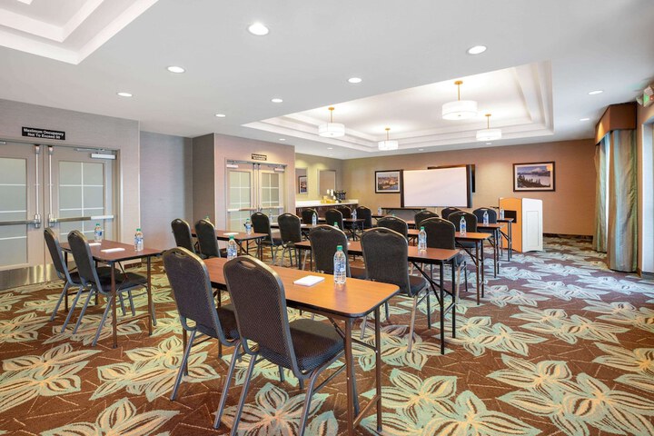 La Quinta Inn & Suites by Wyndham Bellingham