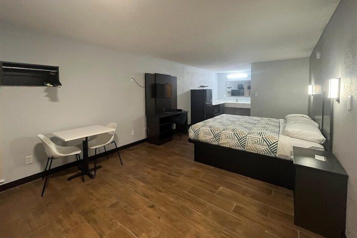 Studio 6 Suites Hurricane Wv