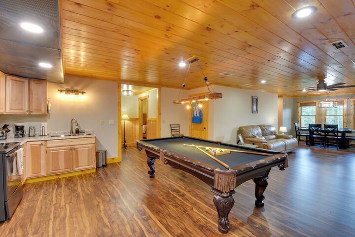 Ellijay Cabin Rental w / Hot Tub + Mountain Views!
