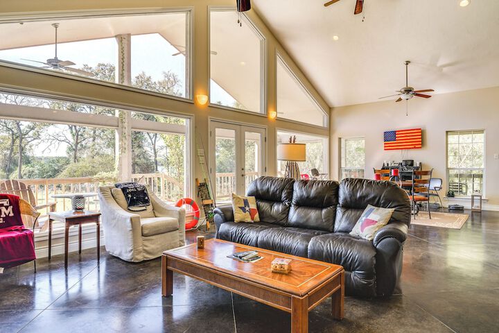 Franklin Home w / Water Views: Outdoor Dining Area!