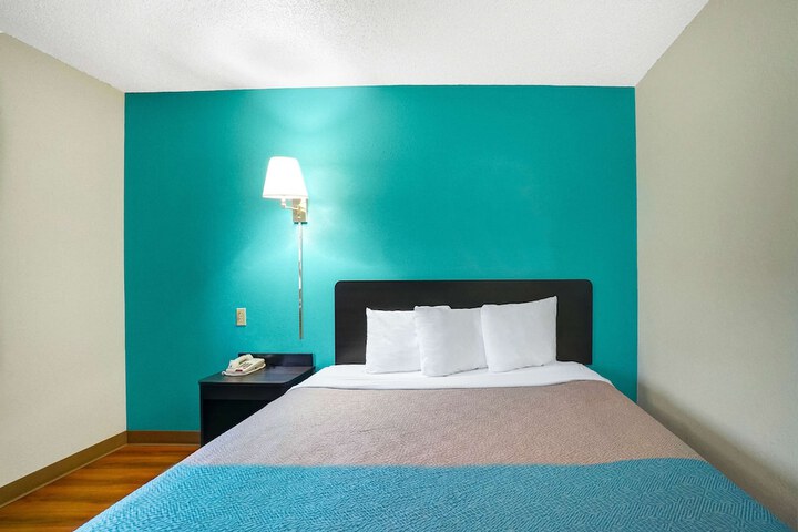 Room 18 of 25