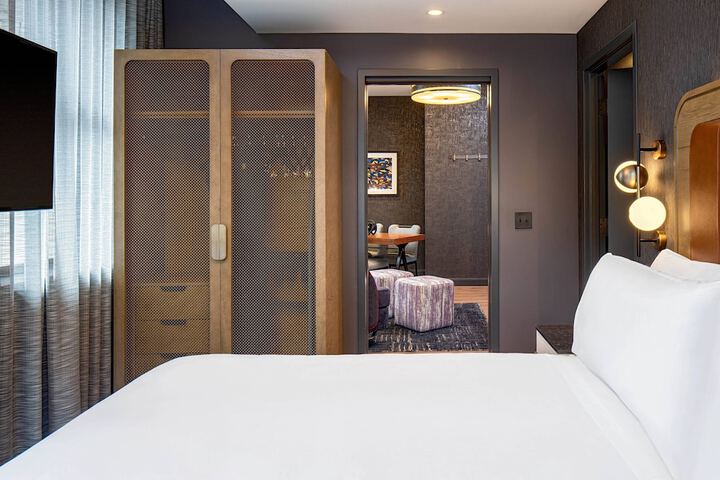 Room 46 of 84