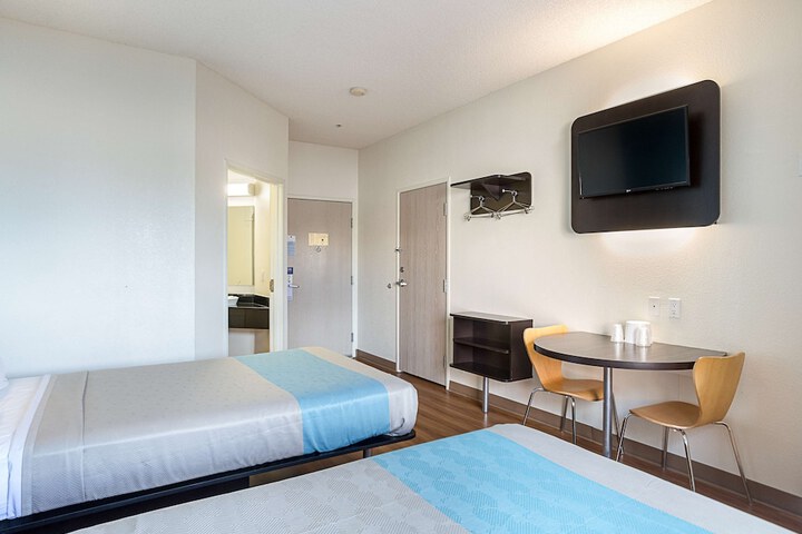 Room 43 of 49