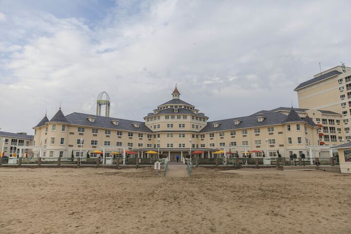 Cedar Points Hotel Breakers