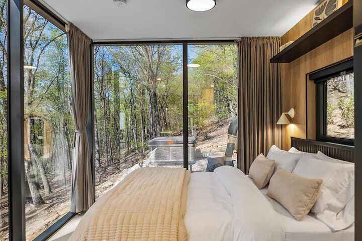 Mirror Villas - Modern Retreat with private hot tubs and mountain view