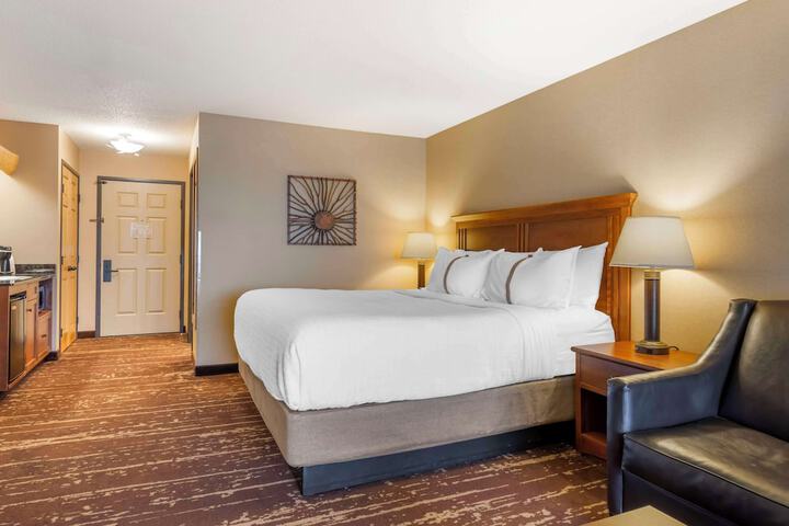 Best Western Premier The Lodge on Lake Detroit
