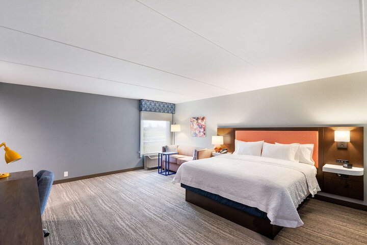 Room 32 of 65