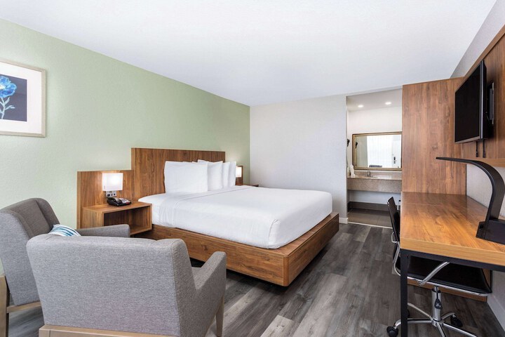 Room 22 of 28