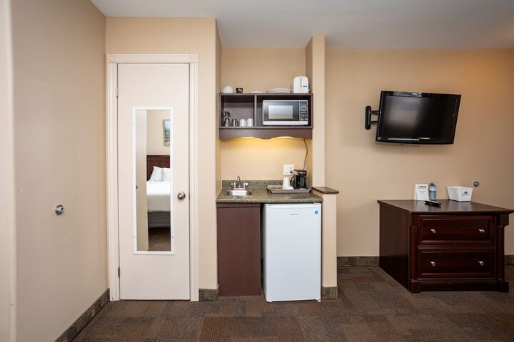 Room 27 of 97
