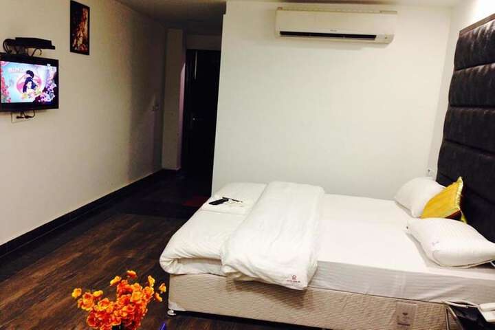 Room 10 of 22