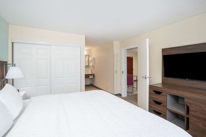 Room 13 of 33
