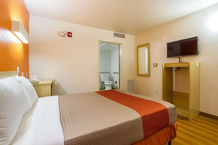 Room 14 of 29