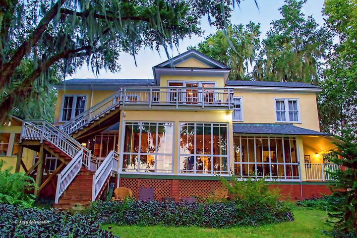 Oakland Manor House