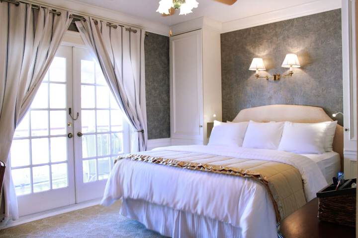 The Riverview Hotel