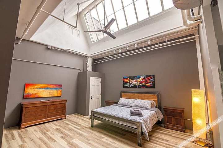 Penthouse Loft in The Heart of Downtown