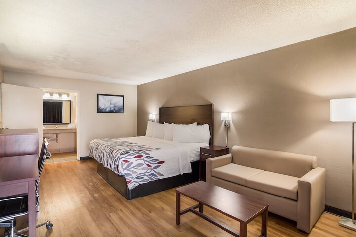 Room 14 of 37