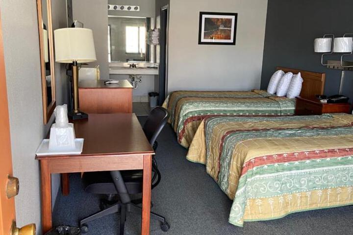 Redbud Inn