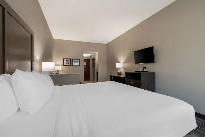 Room 35 of 59