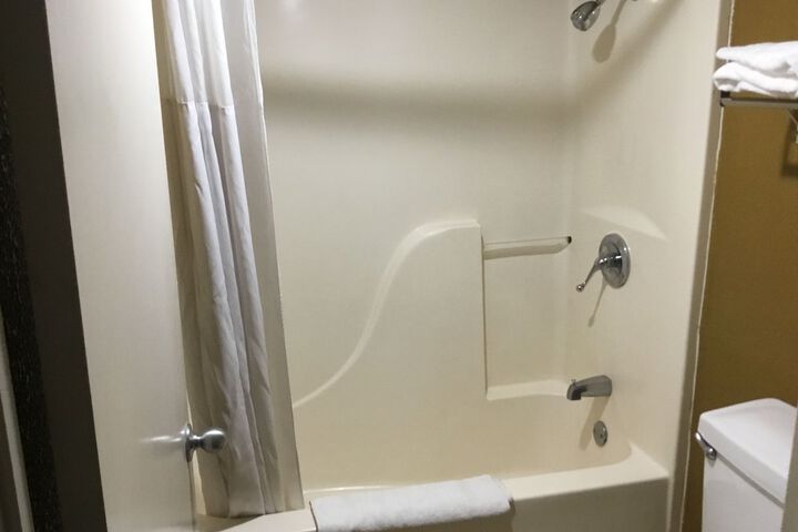 Room 13 of 18