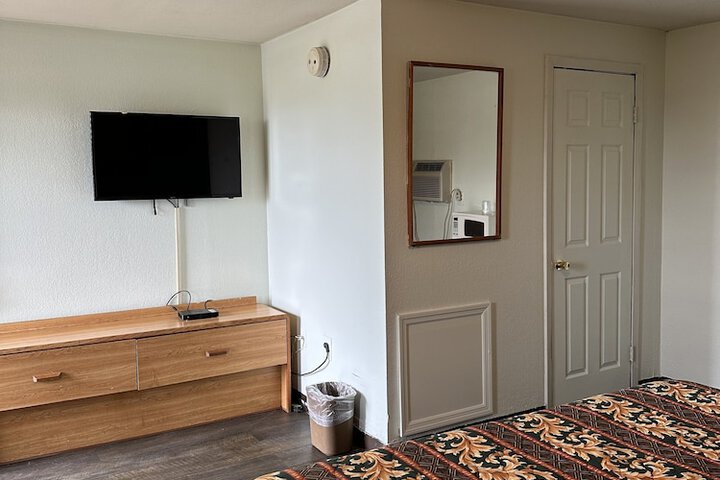 Room 6 of 14