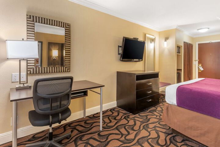 Room 30 of 39