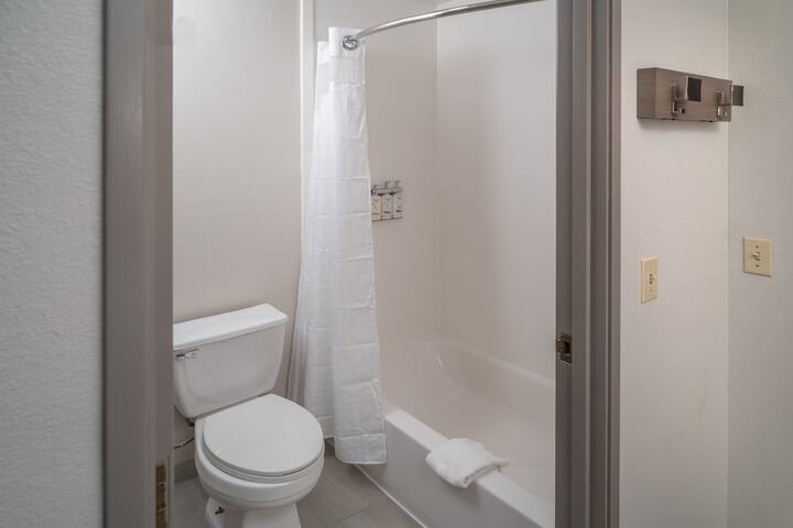Room 17 of 32