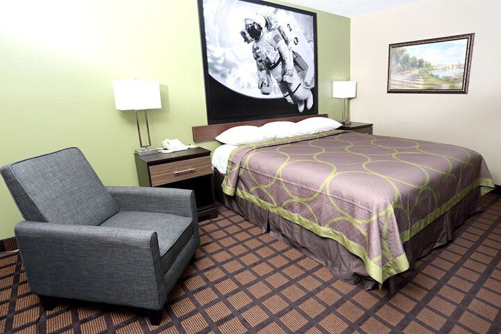 Room 9 of 34