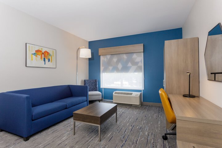 Room 33 of 46