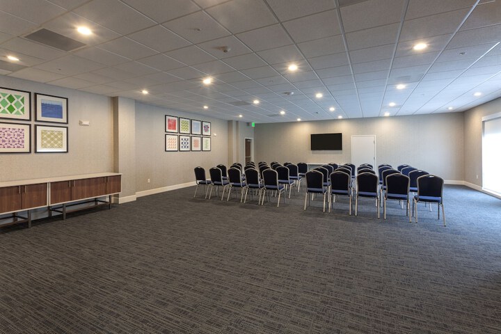 Holiday Inn Express & Suites Seattle South - Tukwila by IHG