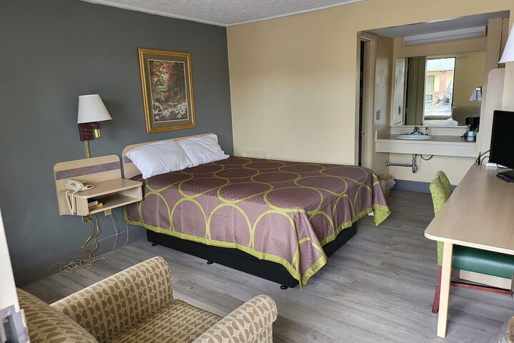 Room 12 of 46
