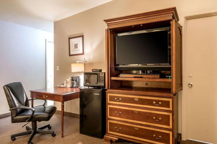 Room 14 of 33