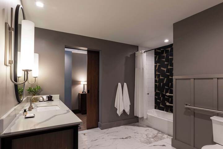 Room 50 of 92