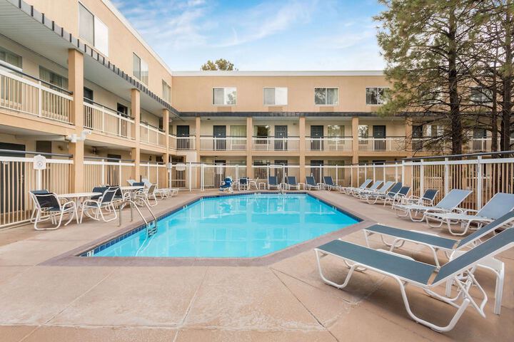 Pool 4 of 28