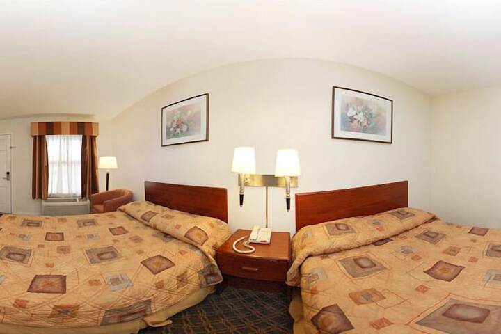 Room 6 of 8