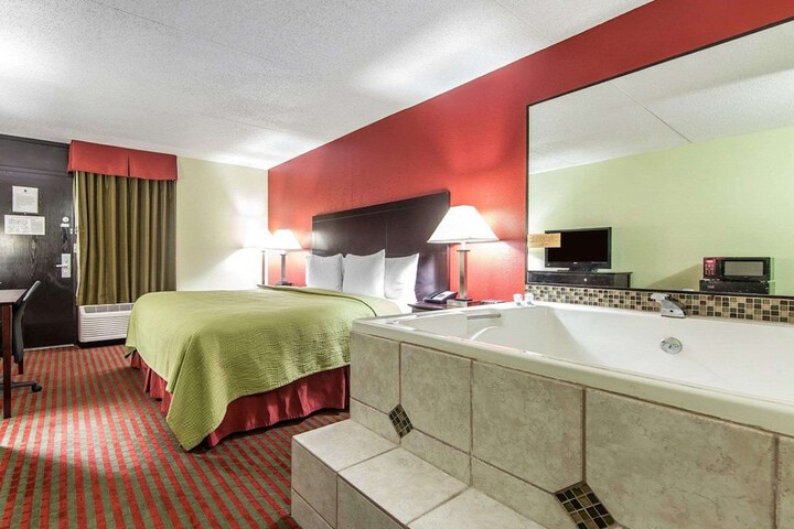 Room 25 of 32