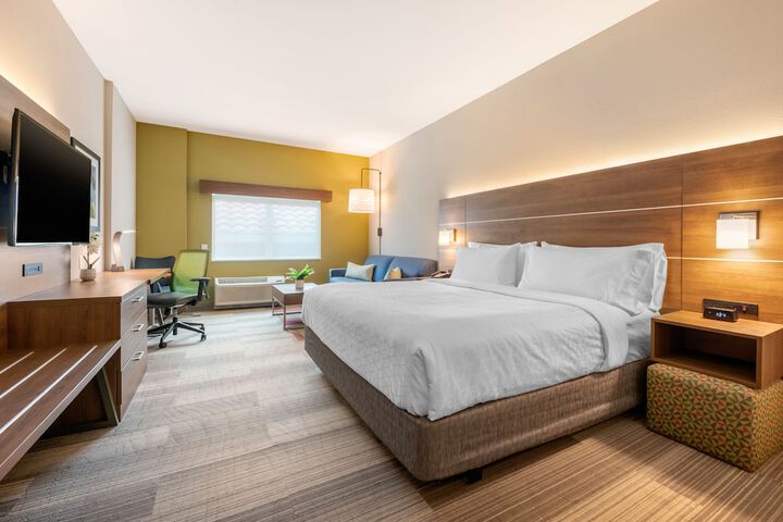 Room 27 of 71