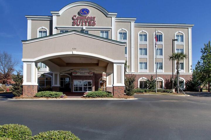 Comfort Suites Flowood - Jackson Airport (must meet transportation requirement)
