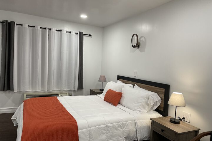 Room 73 of 103