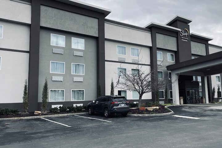 Hotel 2 of 142