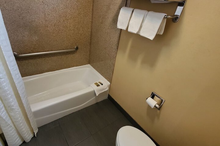 Room 4 of 14