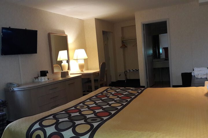 Room 8 of 31